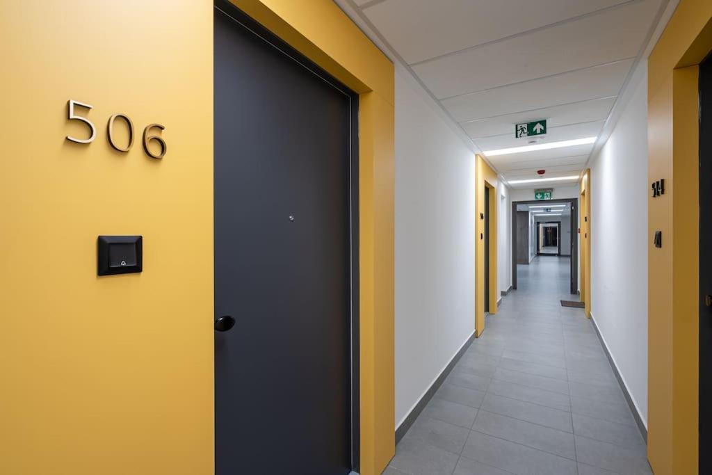 Oaks Studio With Balcony Budapest Exterior photo